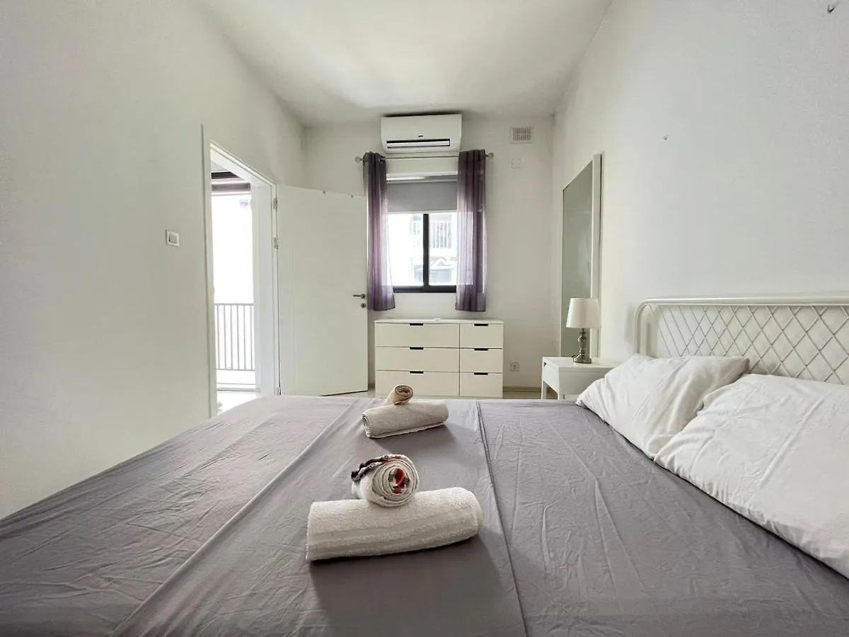 Leon Apartment - Highly Modern Sliema Stay