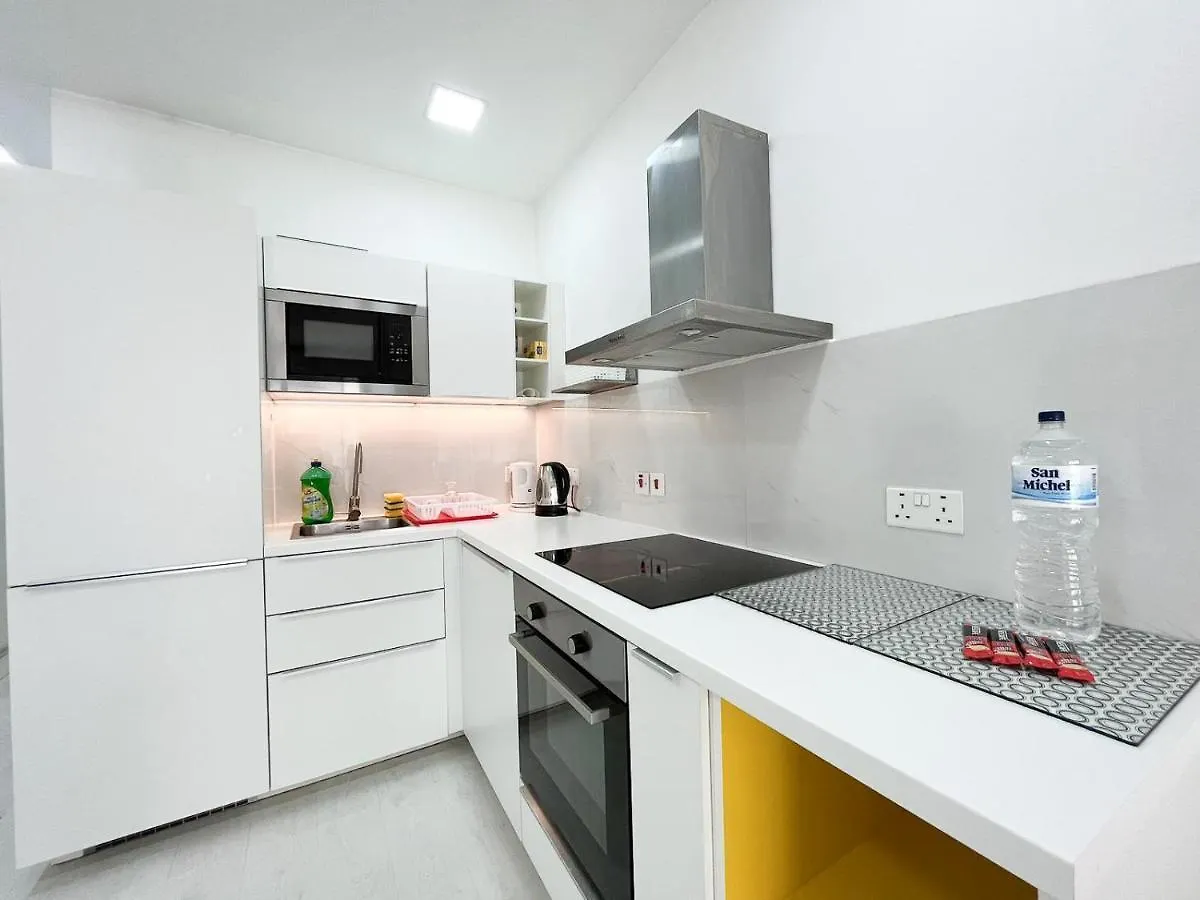 Leon Apartment - Highly Modern Sliema Stay