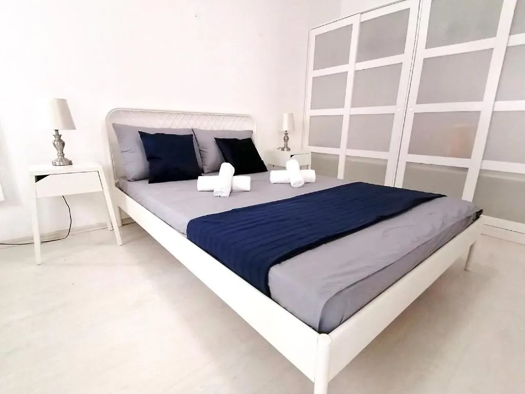 Leon Apartment - Highly Modern Sliema Stay