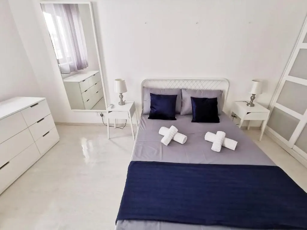 Leon Apartment - Highly Modern Sliema Stay