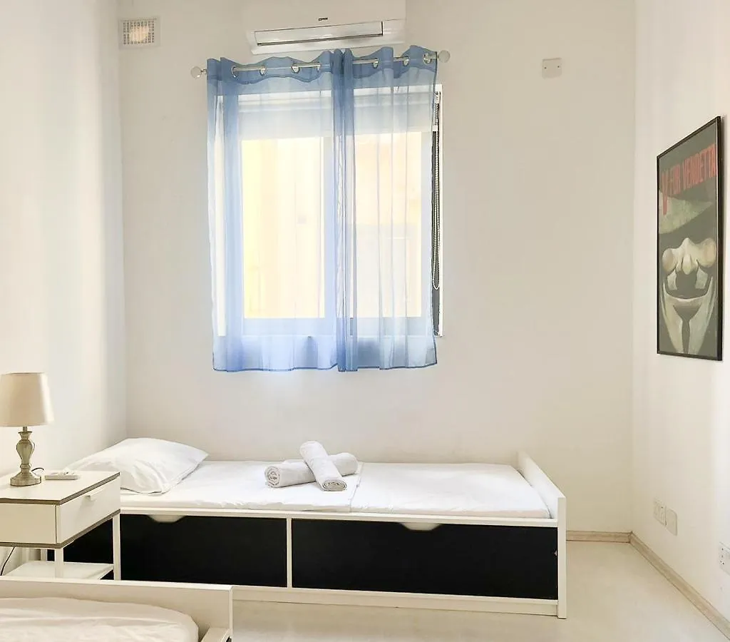 Leon Apartment - Highly Modern Sliema Stay