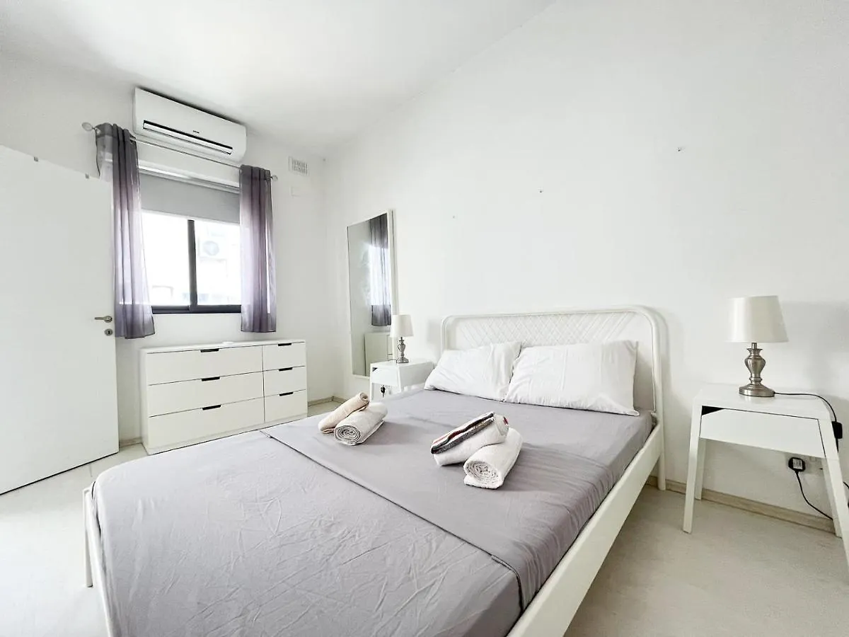 Leon Apartment - Highly Modern Sliema Stay Malta